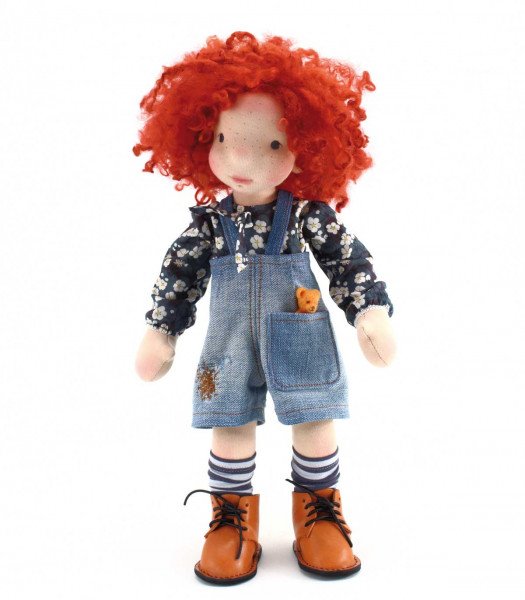 Ruth est une poupée d'inspiration Waldorf