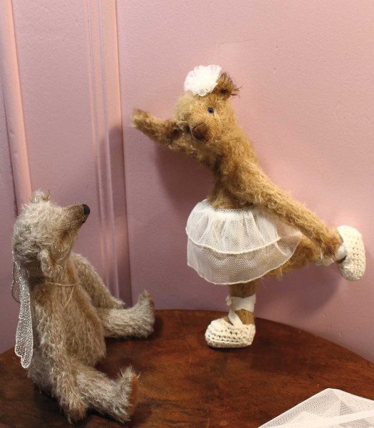 Small brown bear old fashioned