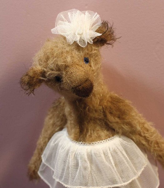 Adorable dancing bear !