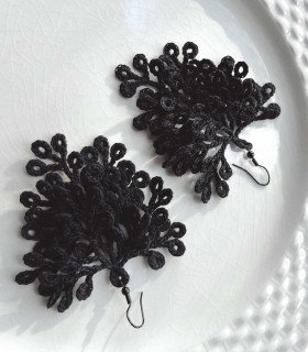BO en micro-crochet noires