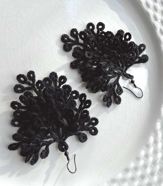 Black micro-hook earrings