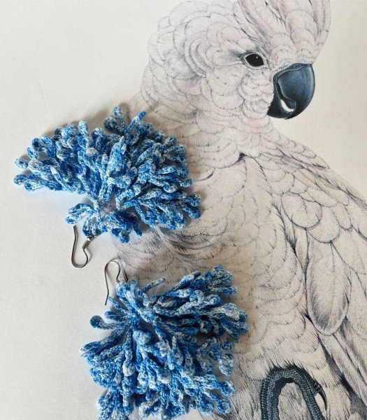 Voluminous blue earrings