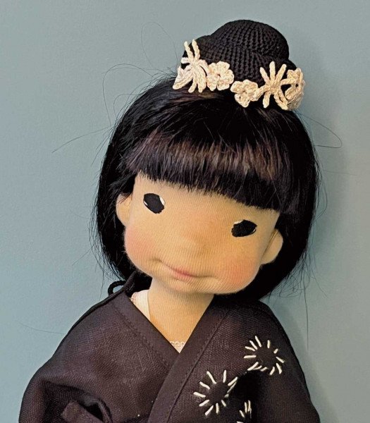 Adorable poupée Waldorf d'inspiration japonaise