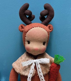 Petite poupée Waldorf renne