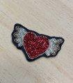 Broche brodée CŒUR AILÉ