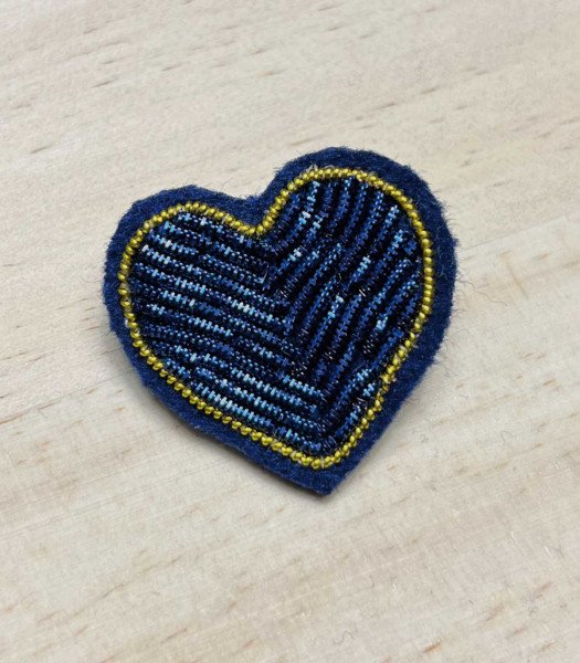 Broche brodée CŒUR BLEU