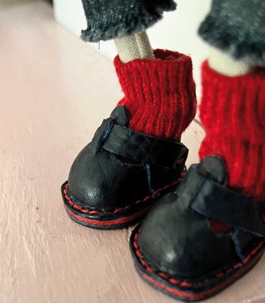 Des chaussures de poupée en cuir !