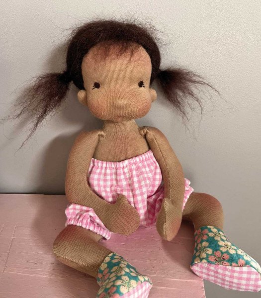 Poupée waldorf très coquine et facétieuse !